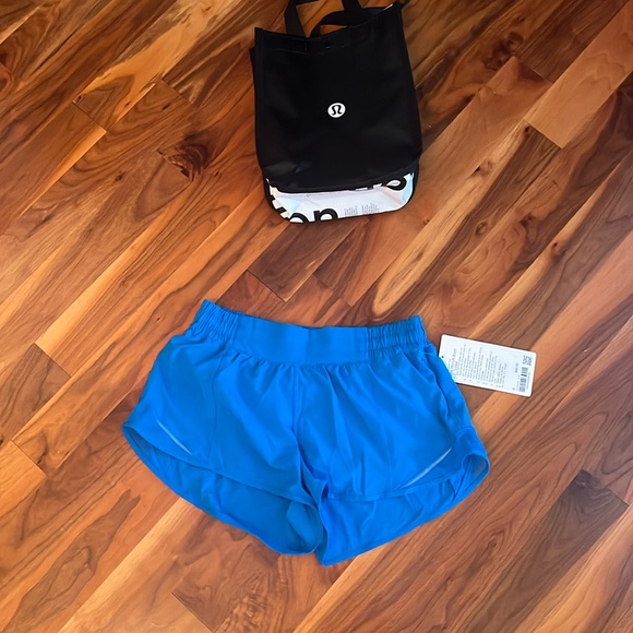 lululemon Hotty Hot Low-Rise Lined Short 2.5" Poolside Blue Size 8, New - Picture 1 of 15